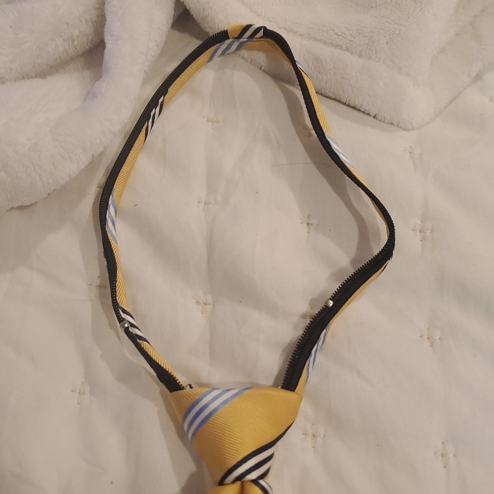 Izod Boy's Zipper Yellow Tie - Picture 3 of 6